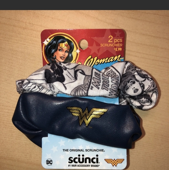 Wonder woman scrunchies & Hair Bow - Picture 3 of 4
